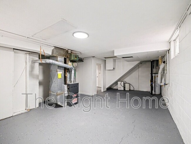 Building Photo - 3721 N 60th St