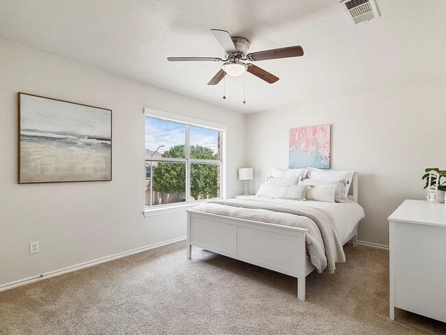 Building Photo - 2305 Homewood Ln