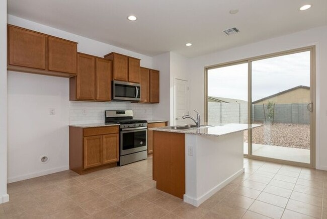 Building Photo - Comfortable living in a quiet neighborhood