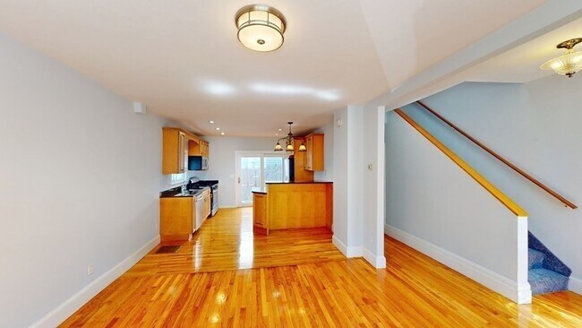 Building Photo - 4 M Street Pl