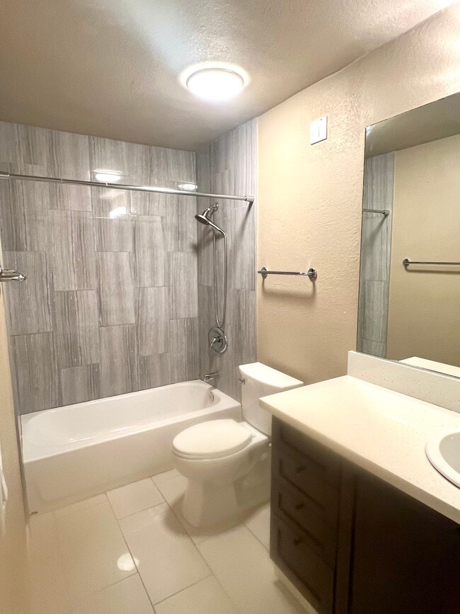 Building Photo - 3520 Lebon Dr