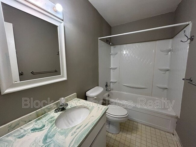 Building Photo - 640 Rugby Row