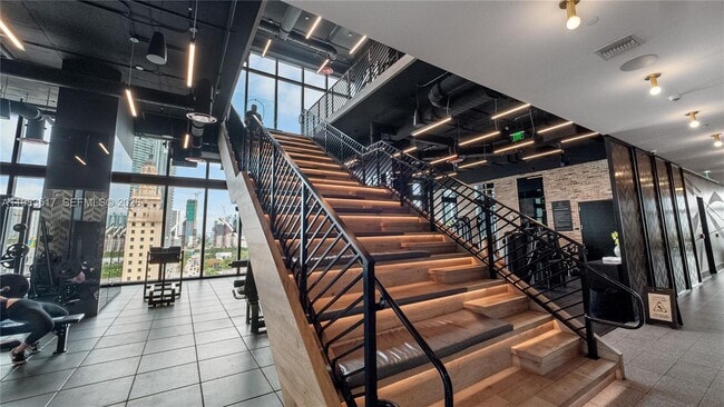 Building Photo - 398 NE 5th St