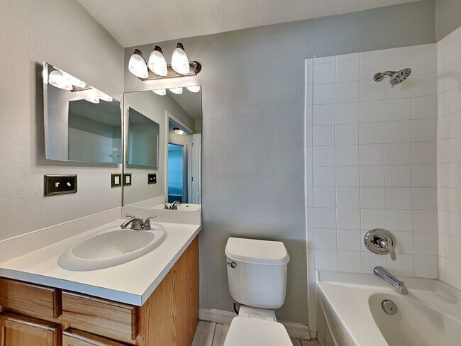 Building Photo - Spacious 3 Bedroom Home for Rent in Riverview, FL | Fenced Yard | 2-Car Garage