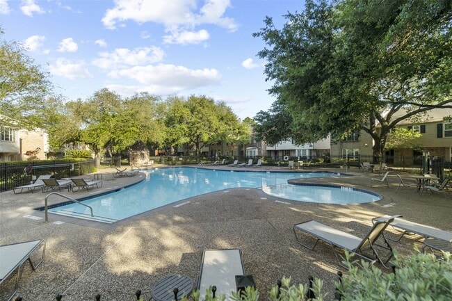 Building Photo - 13010 Trail Hollow Dr