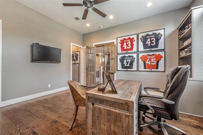 Building Photo - 127 5th St