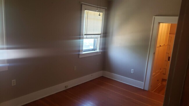 Building Photo - 803 E Flint St