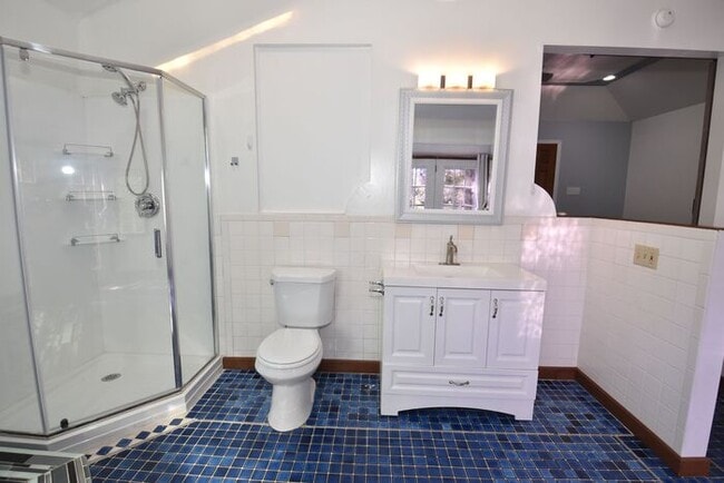 Building Photo - Monthly Rent Reduded! Mishawaka 4 bedroom with a Primary suite and 2 car garage on a large lot