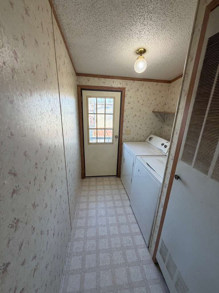 Building Photo - 905 W 37th Ave