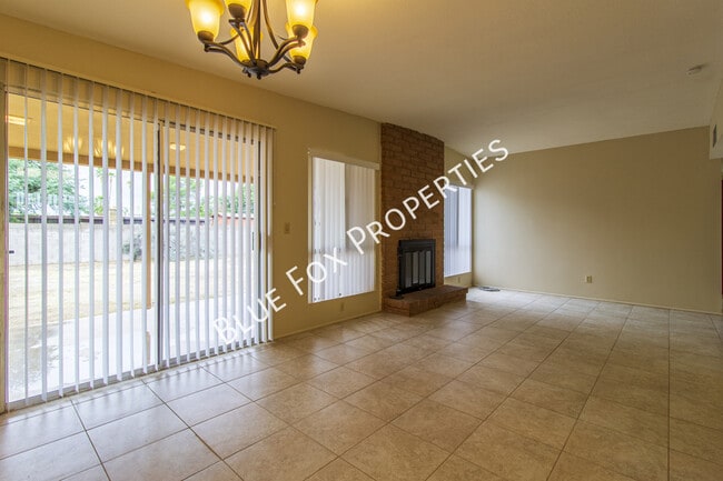 Building Photo - 2618 S Camino Seco