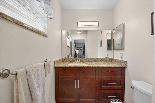 Building Photo - 14905 Wedgefield Dr