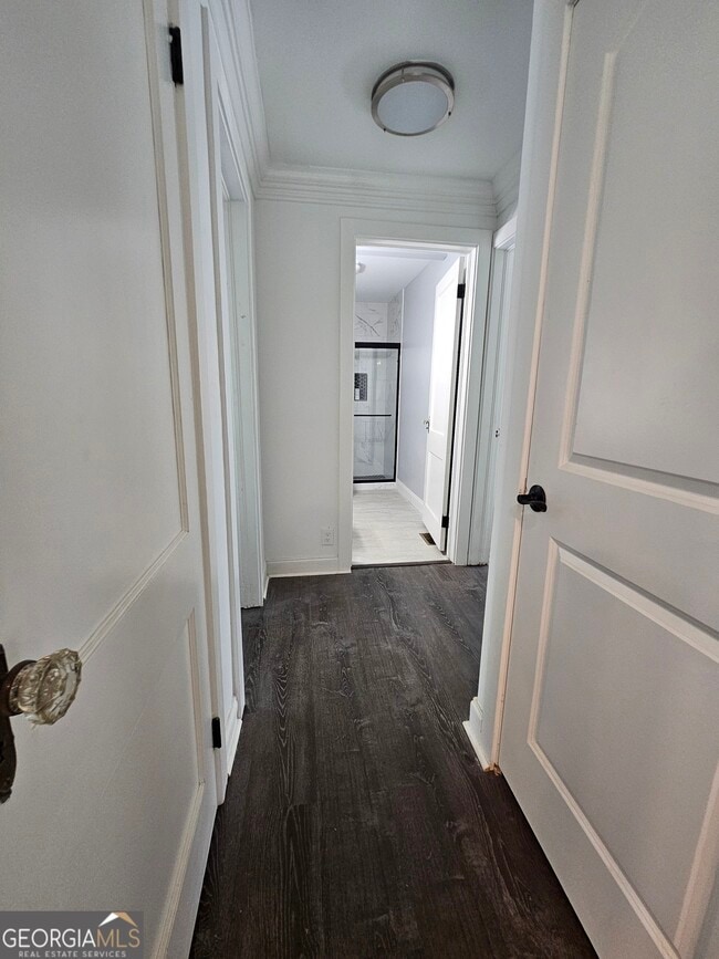 Building Photo - 1914 Montrose Dr