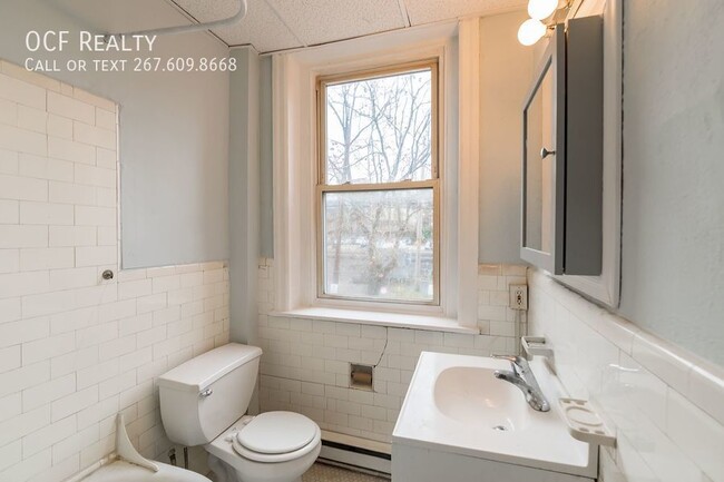 Building Photo - Renovated Overbrook Studio Apartment