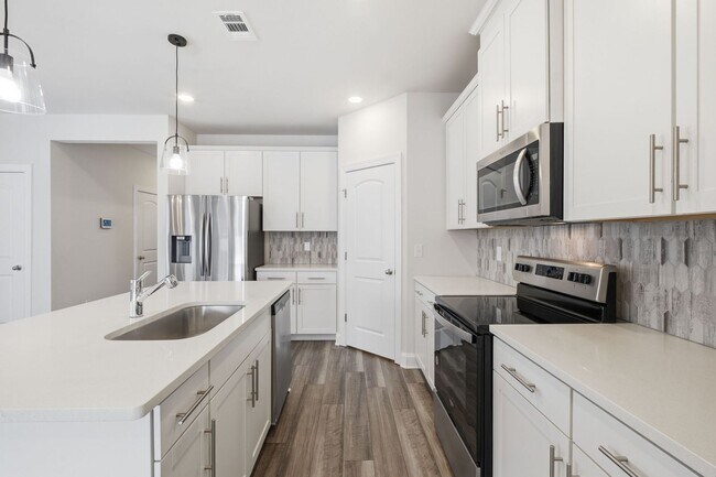 Building Photo - Modern 4-Bedroom Nashville Home with Sleek Contemporary Finishes