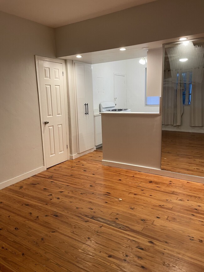 Building Photo - 736 Lenox Ave