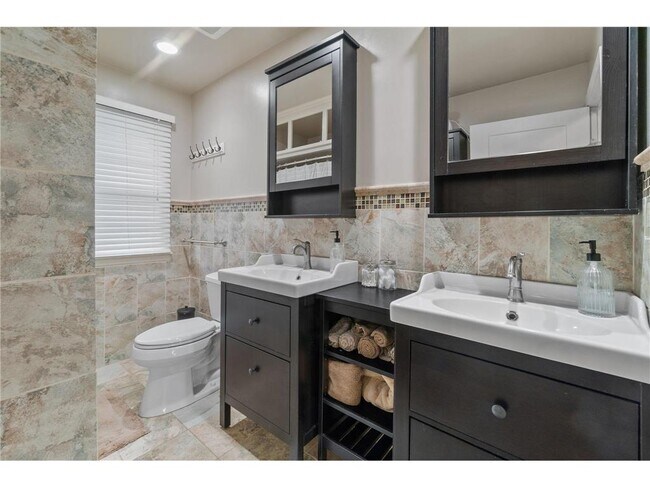Building Photo - 5036 Richmond Dr