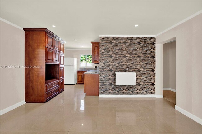 Building Photo - 5901 SW 45th St