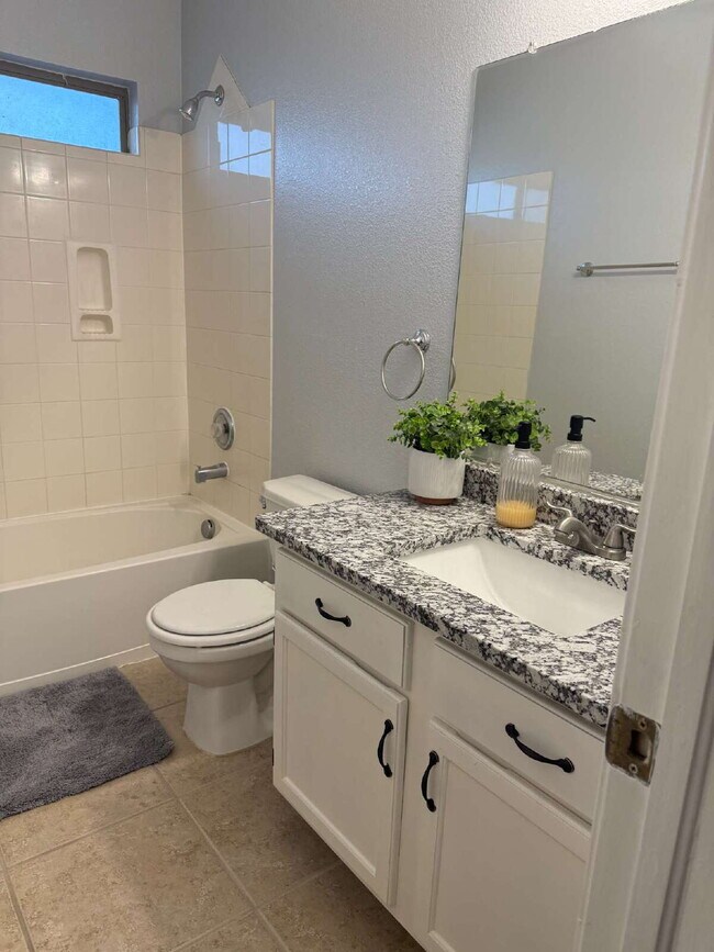 Building Photo - "Charming 3-Bed Oasis with Granite Touches & Cozy Fireplace in El Paso!"