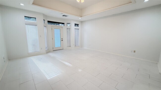 Building Photo - 4601 Country Club View