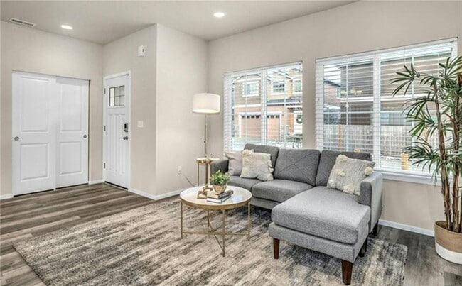 Building Photo - Beautiful Almost new 3 bed +den home in Ly...