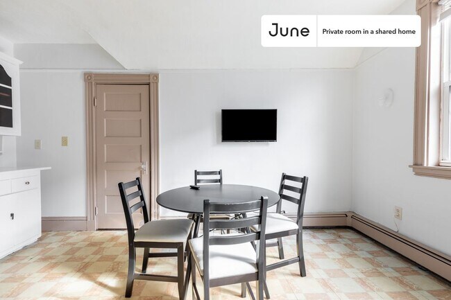 Building Photo - Room in Shared 3 bed/1 bath home