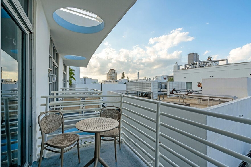 Building Photo - 948 Ocean Dr
