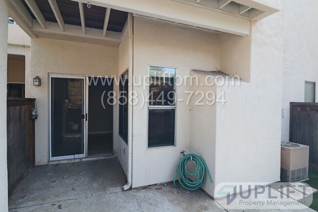 Building Photo - 2 Bed, 2.5 Bath condo w/ parking & pool!