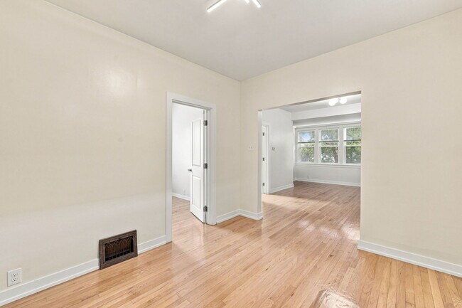 Building Photo - 310 E 138th St
