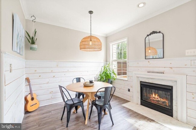 Building Photo - 10136 Pale Rose Loop