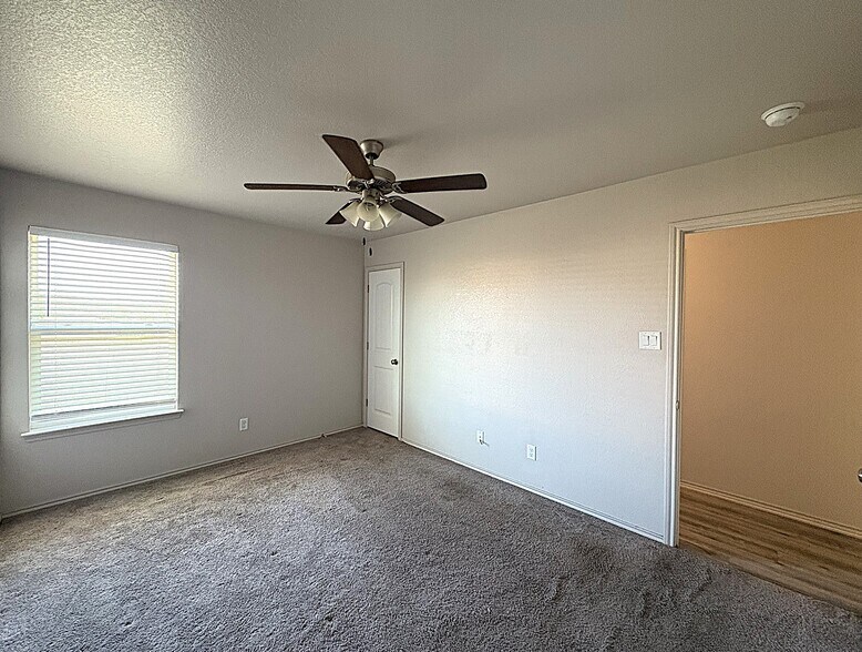 Building Photo - 2412 FM 1113