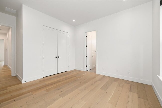 Building Photo - 7786 W Diamond Lk Dr