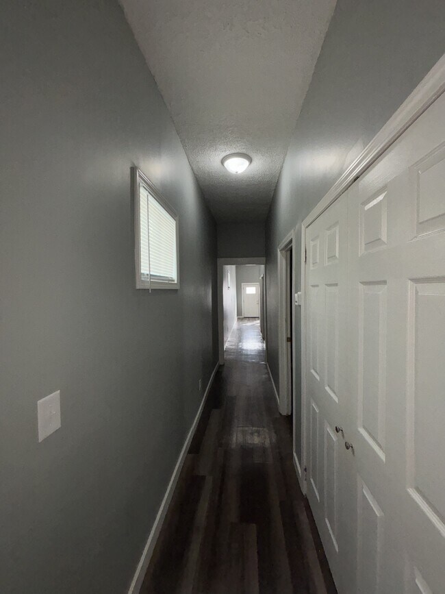 Building Photo - 2215 W Market St