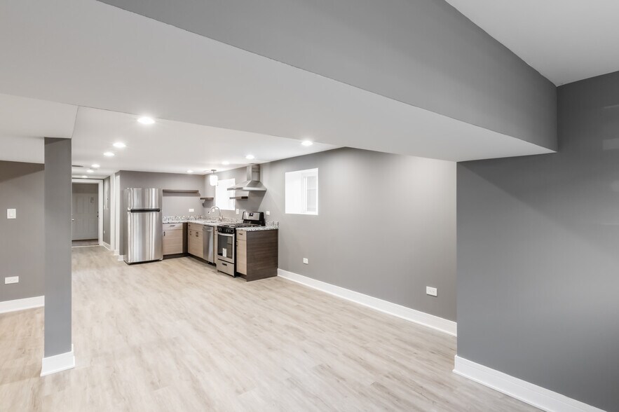 Nook view - 634 N Hamlin Ave
