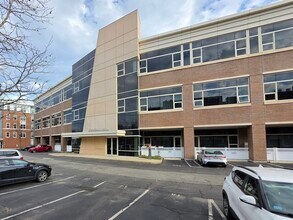 Building Photo - 290 Pleasant St