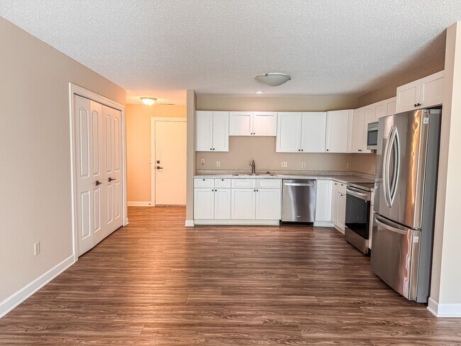 Building Photo - ALL NEW INTERIOR - 2 Bedroom Town Home