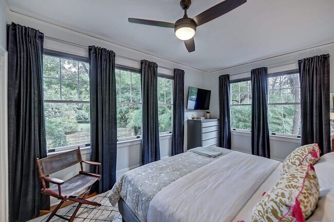 Building Photo - 518 Lamar Ave