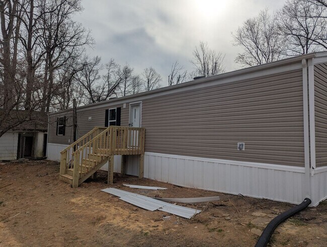 Building Photo - Brand new 3 bed/2 bath home