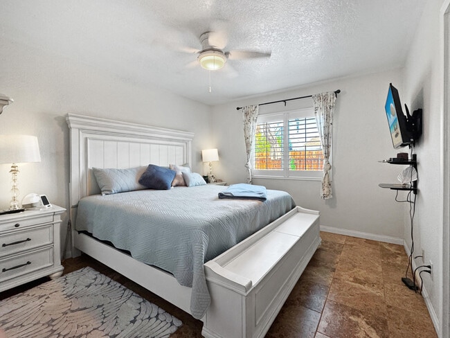 Building Photo - 53845 Avenida Herrera