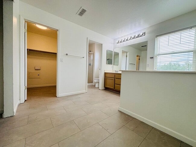 Building Photo - Stunning Four Bedroom Three Bathroom Home in Folsom