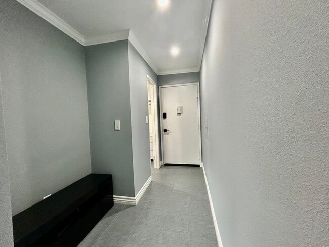 Building Photo - Studio Condo! Long Beach! 90804! Move-In Special $500 Off First Months Rent!