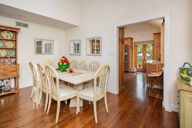 Building Photo - 49 Wooded Oak Ln