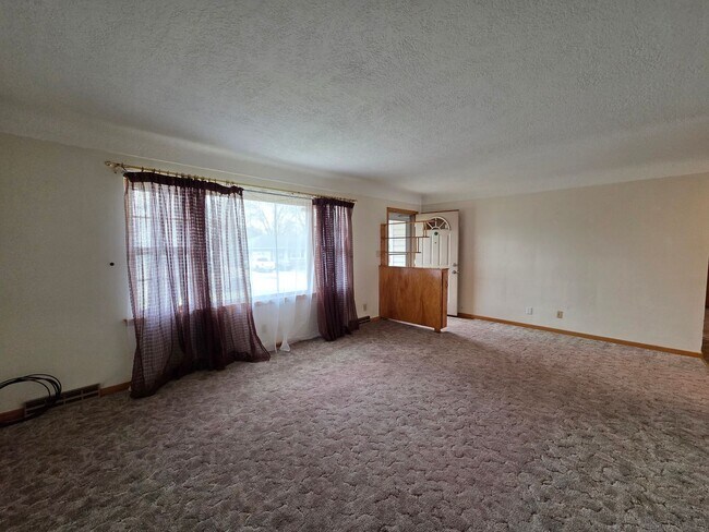 Building Photo - Well-Maintained 4BR Home – Garage + Washer/Dryer, dishwasher Included