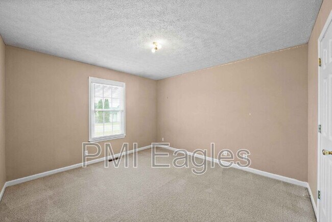 Building Photo - 114 Gleaves Ln