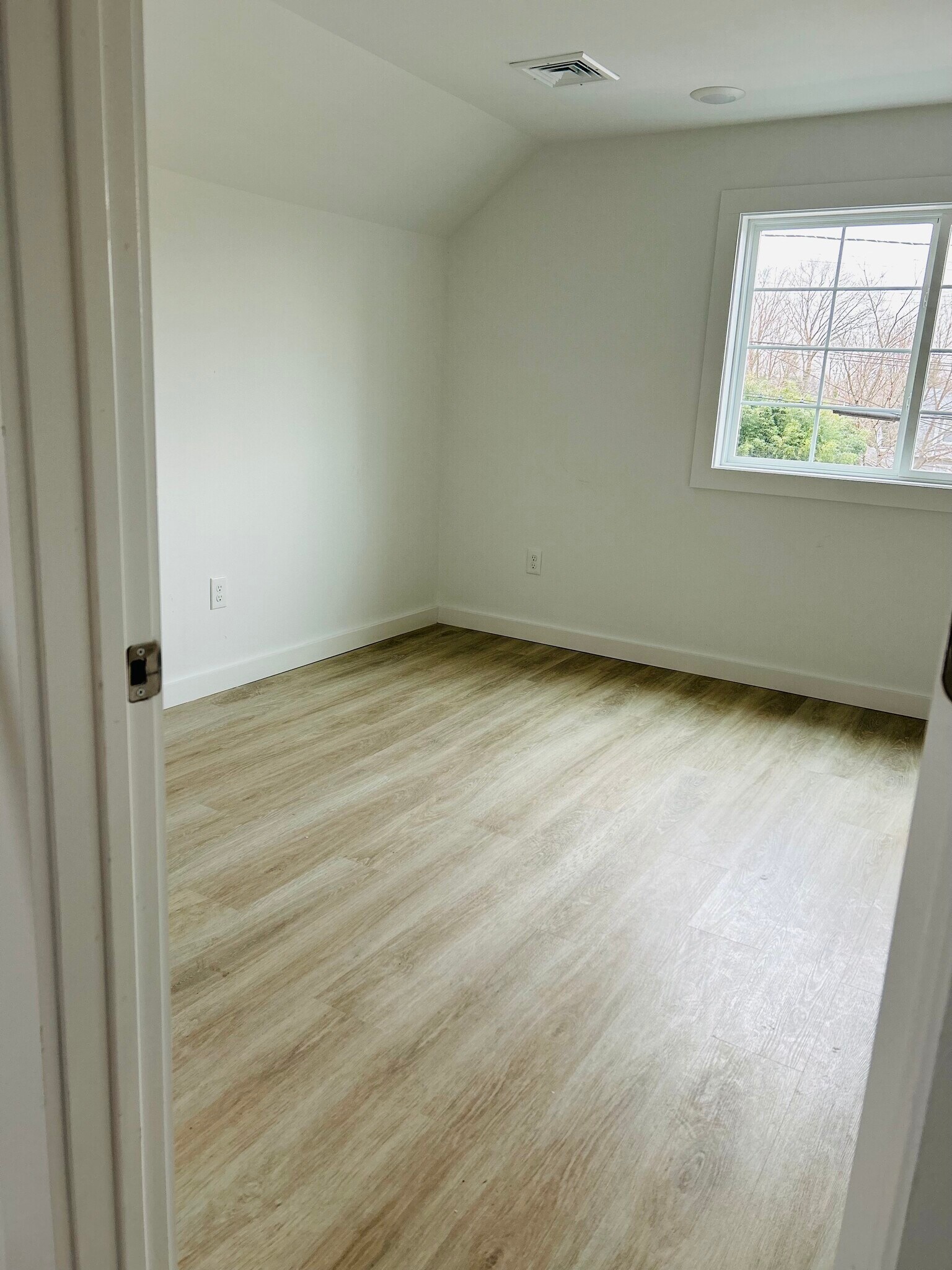 Building Photo - 24 Elmwood Ave