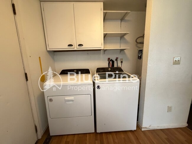 Building Photo - 2895 Meadow Ln