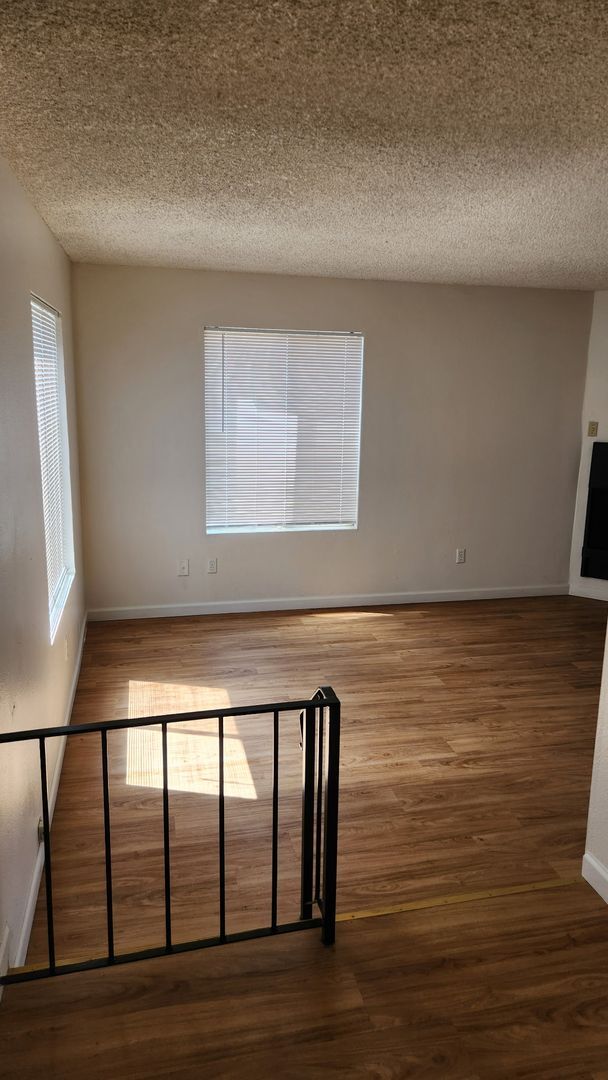 Building Photo - Updated 2 bedroom 2 bathroom condo