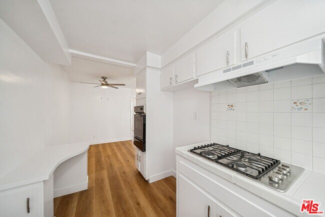 Building Photo - 842 Westbourne Dr