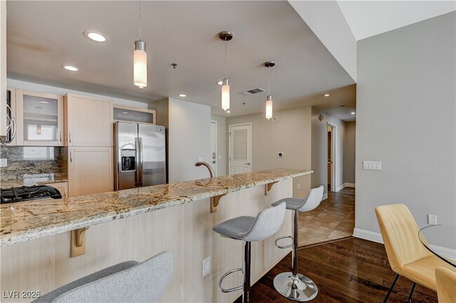 Building Photo - 150 S Las Vegas Blvd