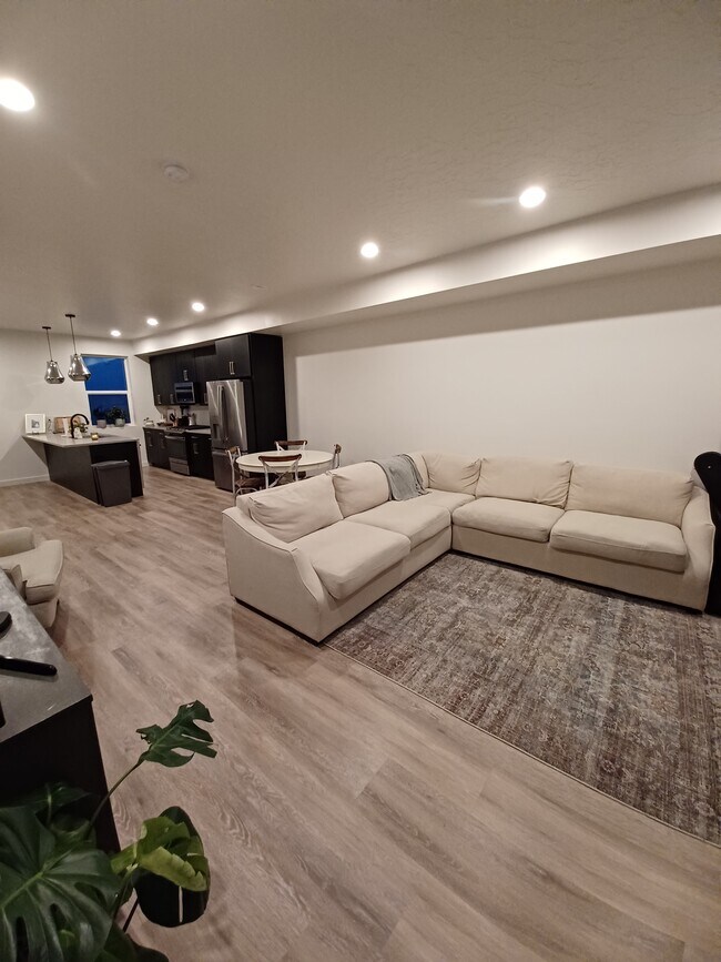 Building Photo - 487 W 620 N