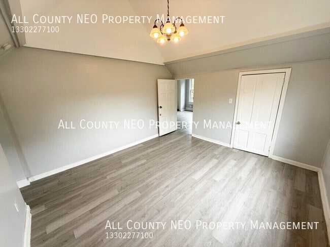 Building Photo - 2056 W 95th St